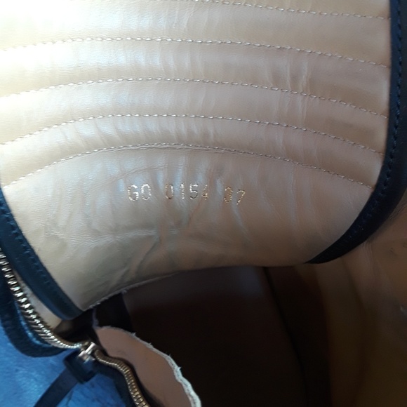 Authentic Louis Vuitton shoes - Picture 2 of 4